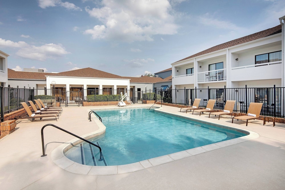 Courtyard by Marriott Addison Midway - photo 16