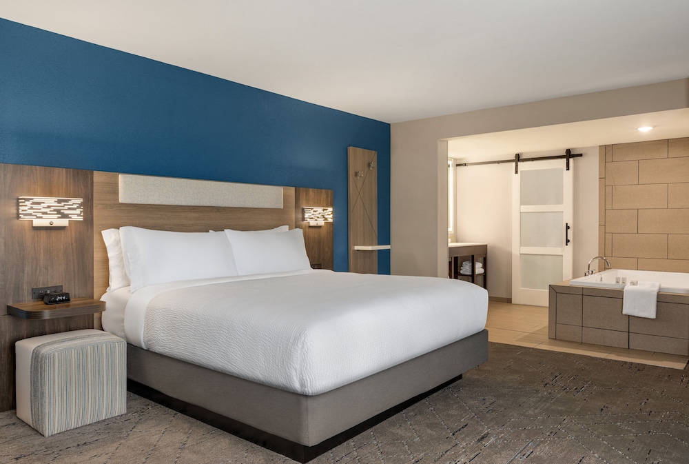 Holiday Inn Express & Suites Evansville Downtown By IHG - photo 13