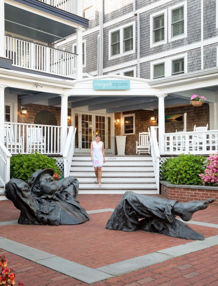 Vineyard Square Hotel & Suites - photo 2