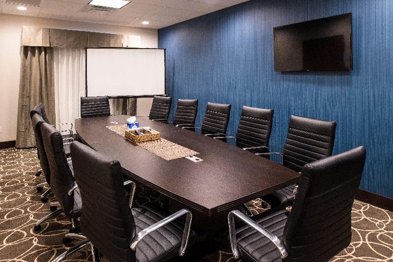 Holiday Inn Express & Suites Bakersfield Airport by IHG - photo 26
