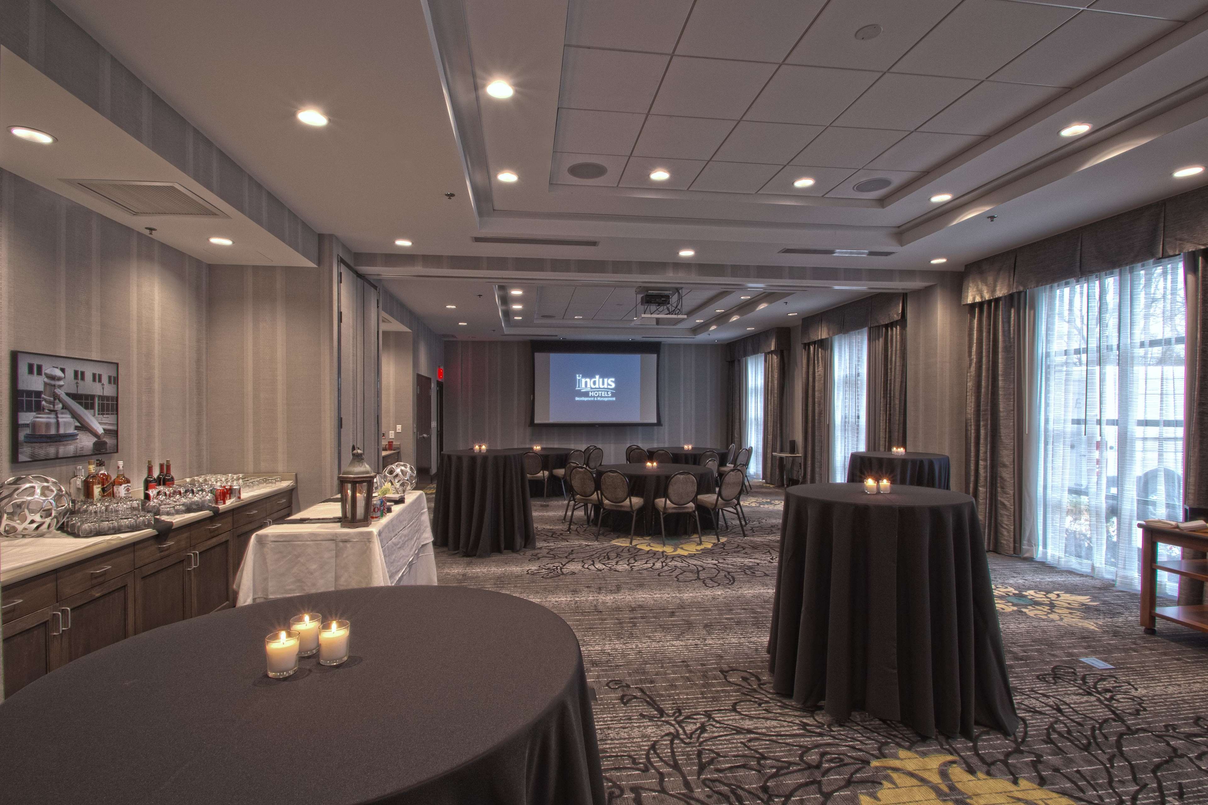 Hampton Inn & Suites Columbus University Area - photo 28