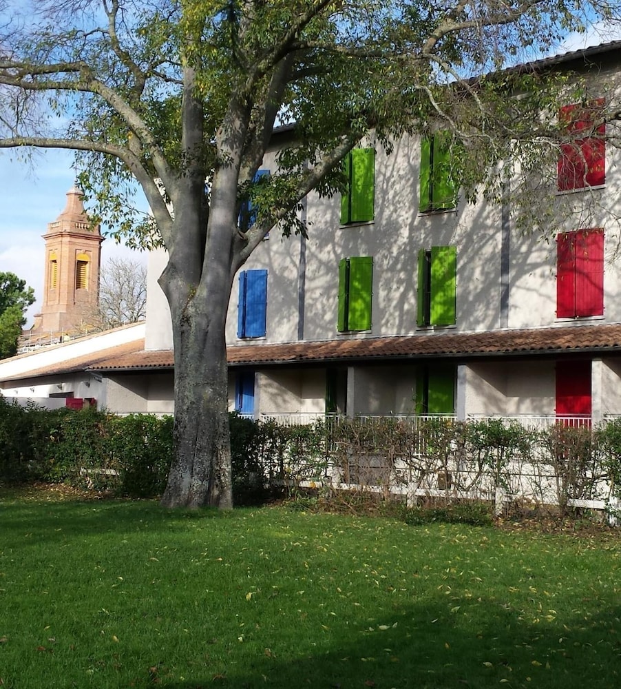 Friendly Auberge Hostel — 4-Star Luxury Hotel in Colomiers, France