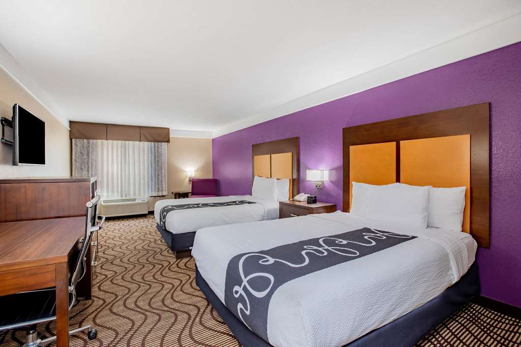 La Quinta Inn & Suites by Wyndham Hesperia Victorville - photo 18