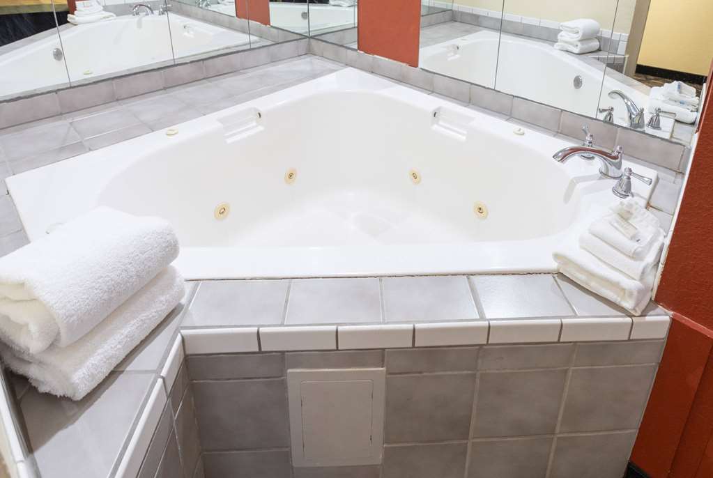 Super 8 by Wyndham Big Rapids - photo 34