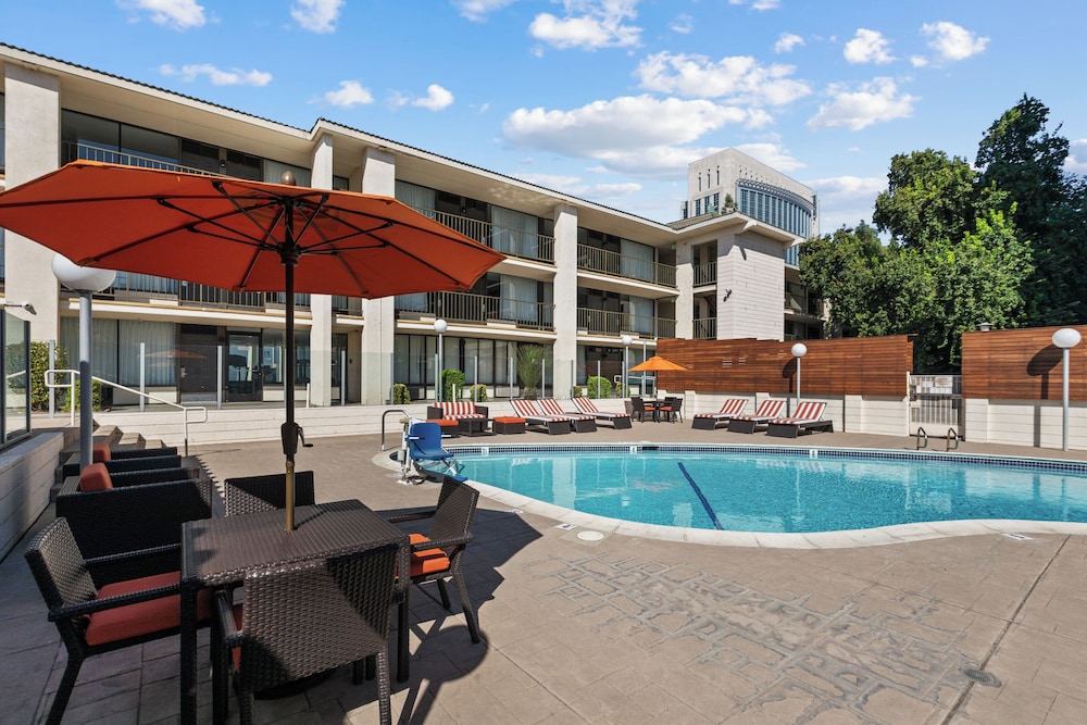 Vagabond Inn Executive Old Town - photo 47