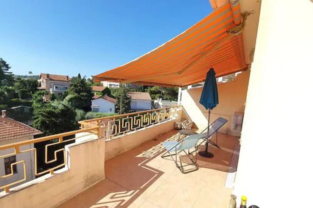 2P 60m Centre ville Calme Vue Mer Parking WIFI in Antibes, France
