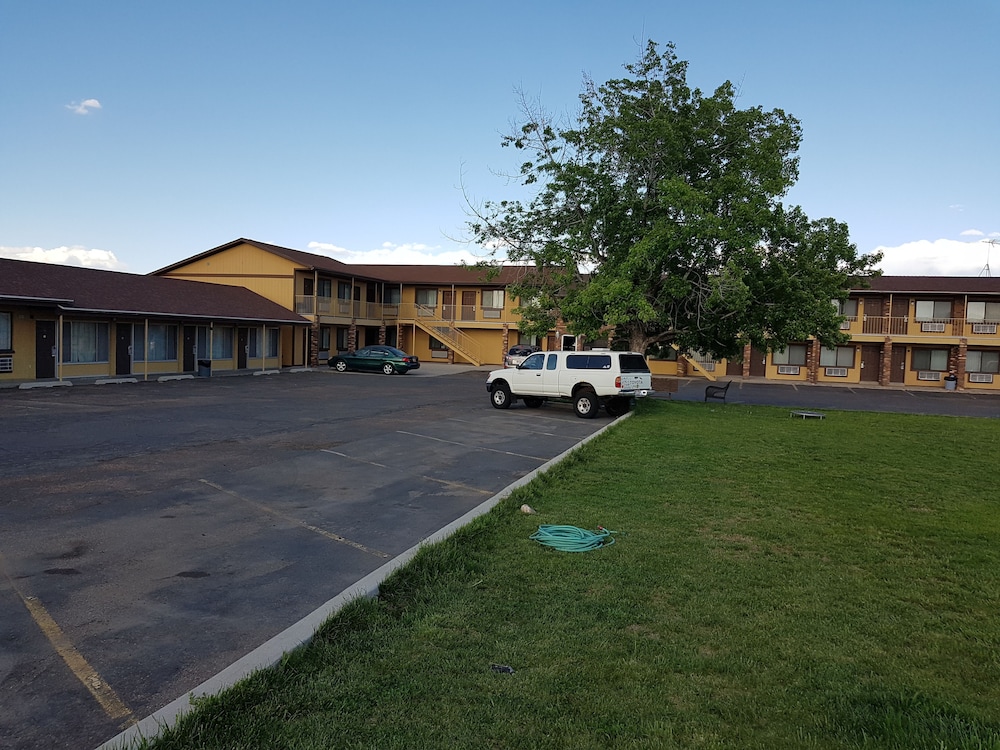 Split Mountain Motel - featured photo