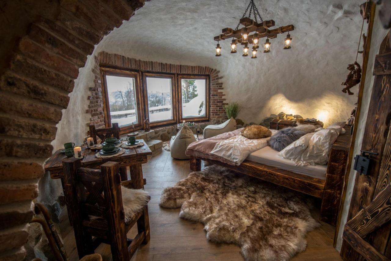 Osada Jaworzyny Domek Hobbita Z Jaskinia SPA — hotel in Tokarnia