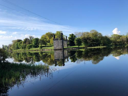 Ardhowen Bay Lakefront Holiday Accommodation - carbon neutral hotel in Enniskillen
