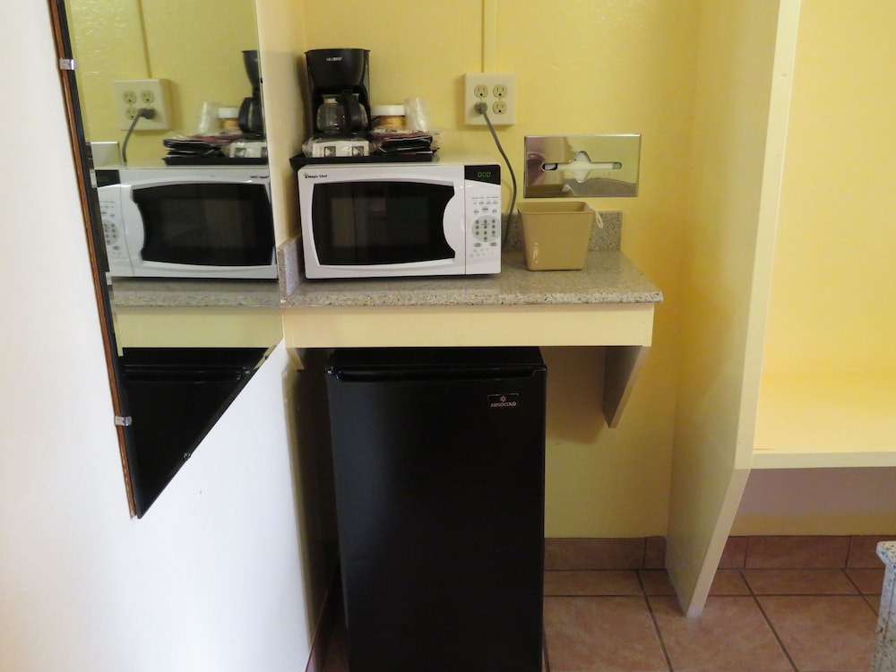 Royal Crest Motel - photo 12