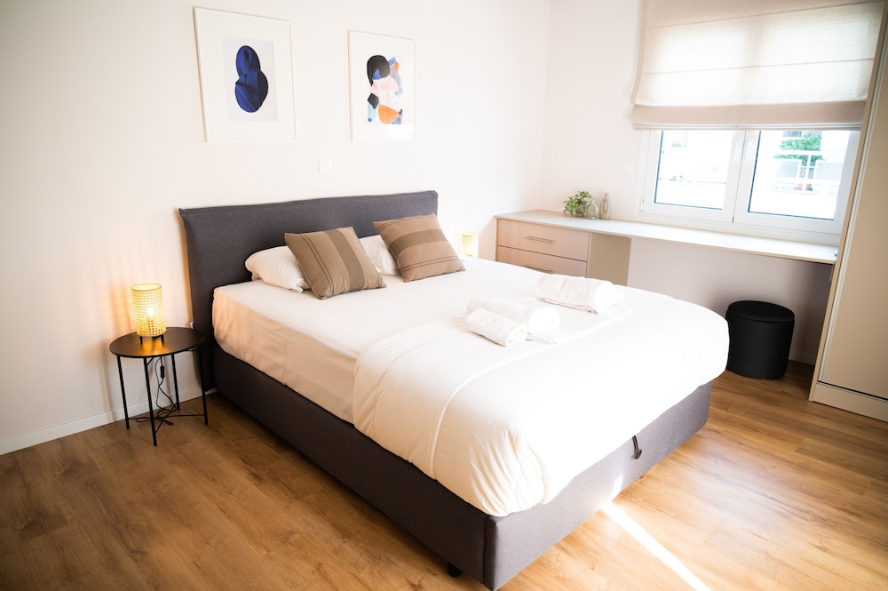 Urban Comfort 2 Bdrm Next to Metro — 4-Star Luxury Hotel in Athens, Greece