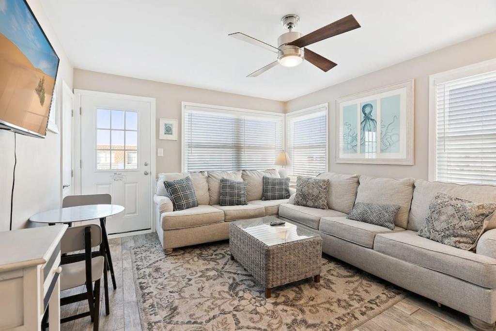 33rd Unit 1 Beachbound Parking 2 Blocks to the Beach — hotel in Brigantine