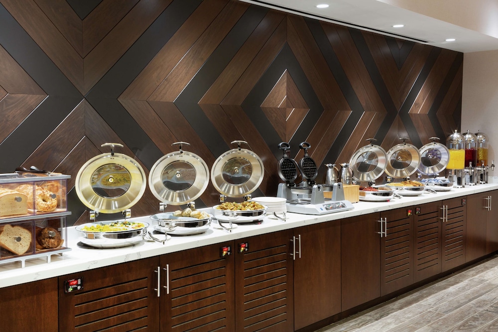 DoubleTree by Hilton Jamestown - photo 44