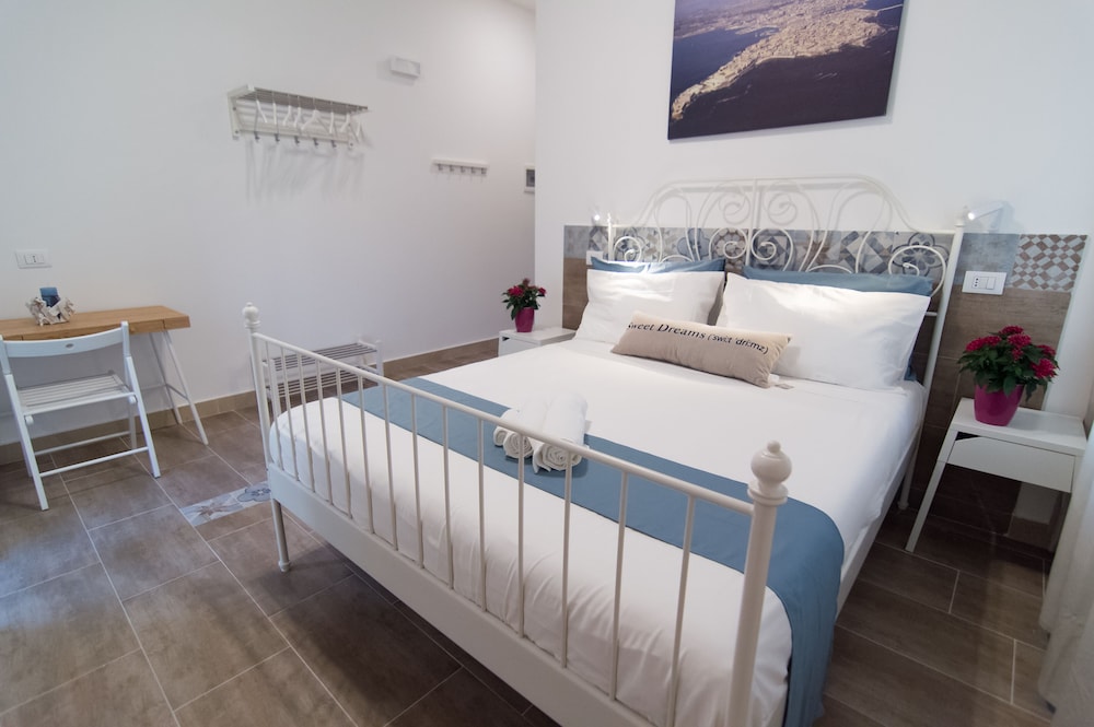 Raudino Rooms — 4-Star Luxury Hotel in Siracusa, Italy