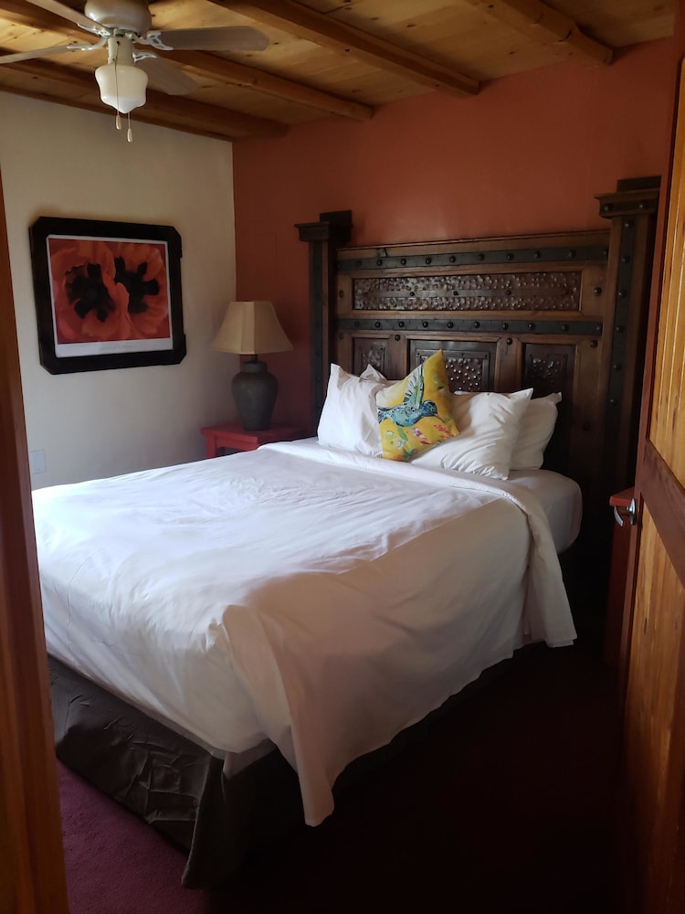 The Abiquiu Inn - photo 26