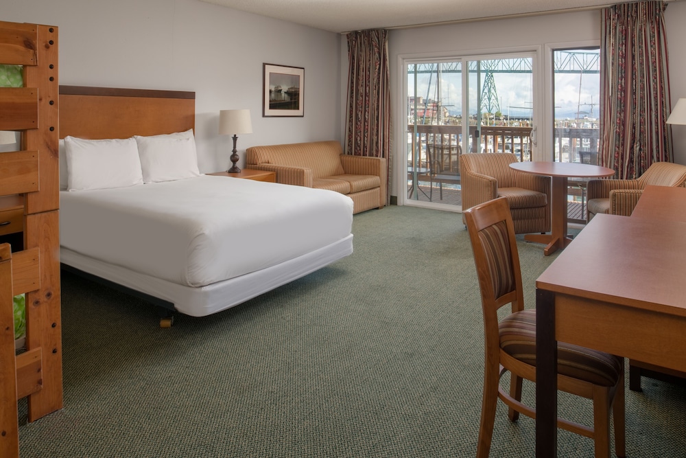 Astoria Riverwalk Inn - photo 8