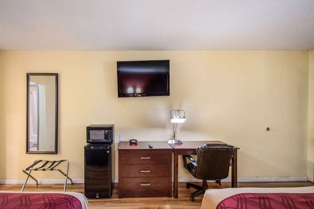 Econo Lodge Kearney Liberty - photo 14