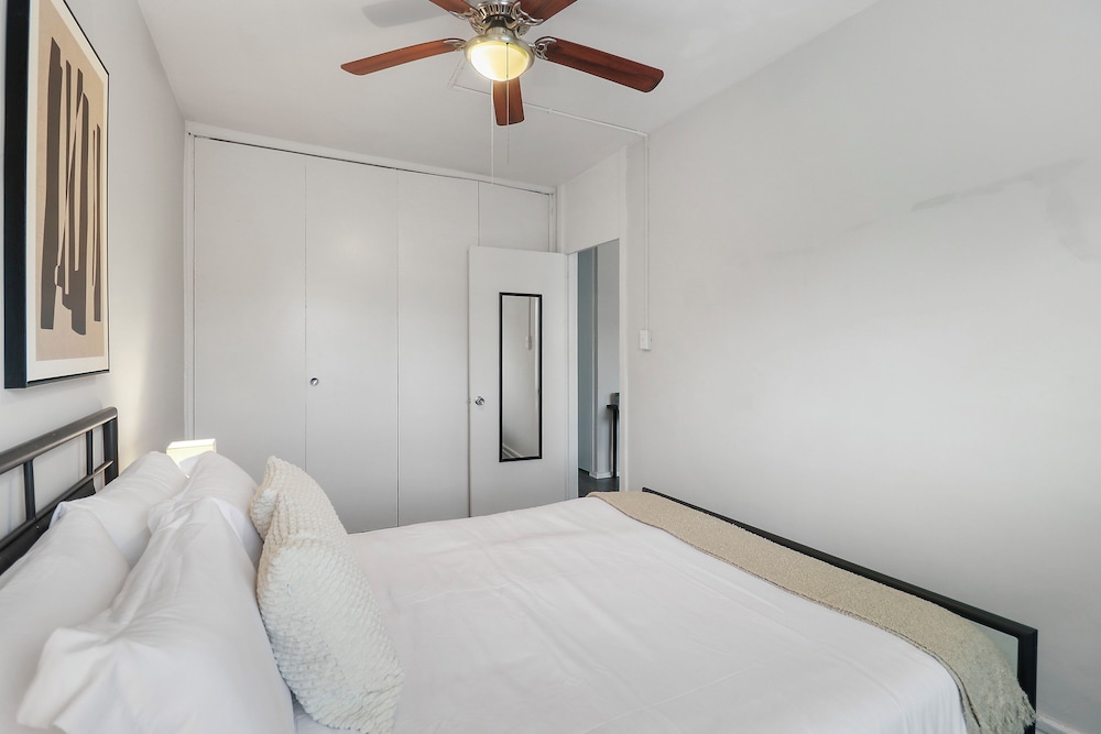 Lively & Fully Furnished 1BR Apartment Kenwood 408 — 4-Star Luxury Hotel in Chicago, United States