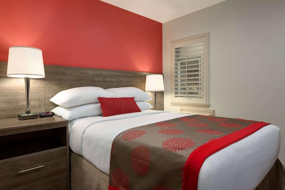 Ramada By Wyndham Oakland Downtown City Center - photo 4