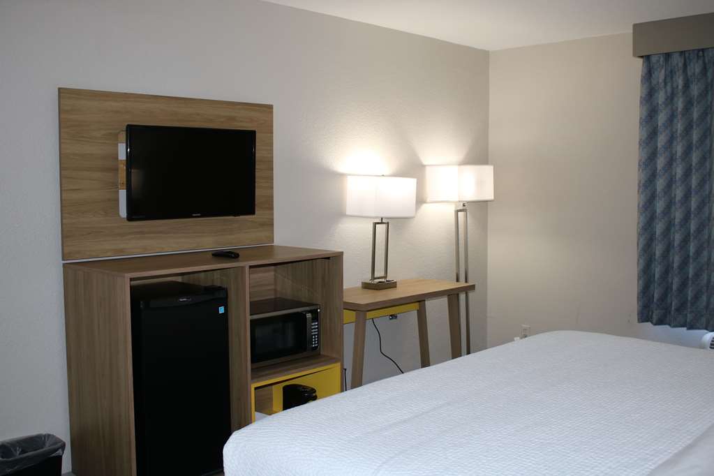 Days Inn by Wyndham Waco University Area - photo 16