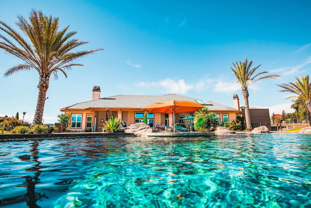 Mermaid by Avantstay Private Estate w Pool Volleyball & Arcade - photo 18
