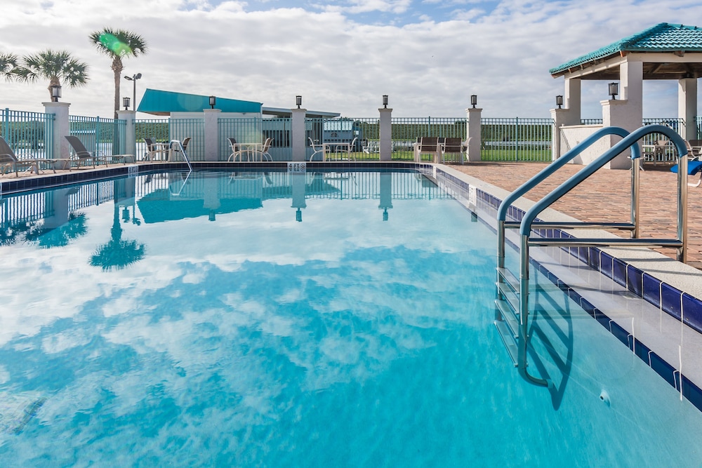 Days Inn & Suites by Wyndham Lake Okeechobee - photo 42