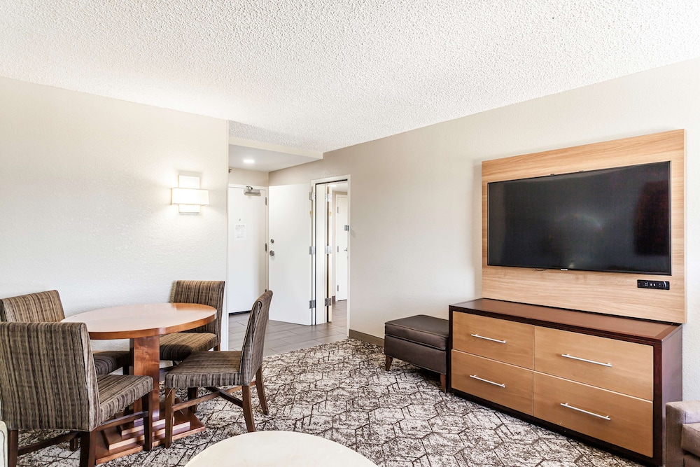 DoubleTree by Hilton Hotel Memphis - photo 26
