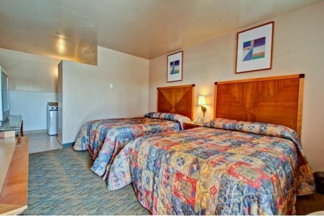 Payless Inn - photo 9
