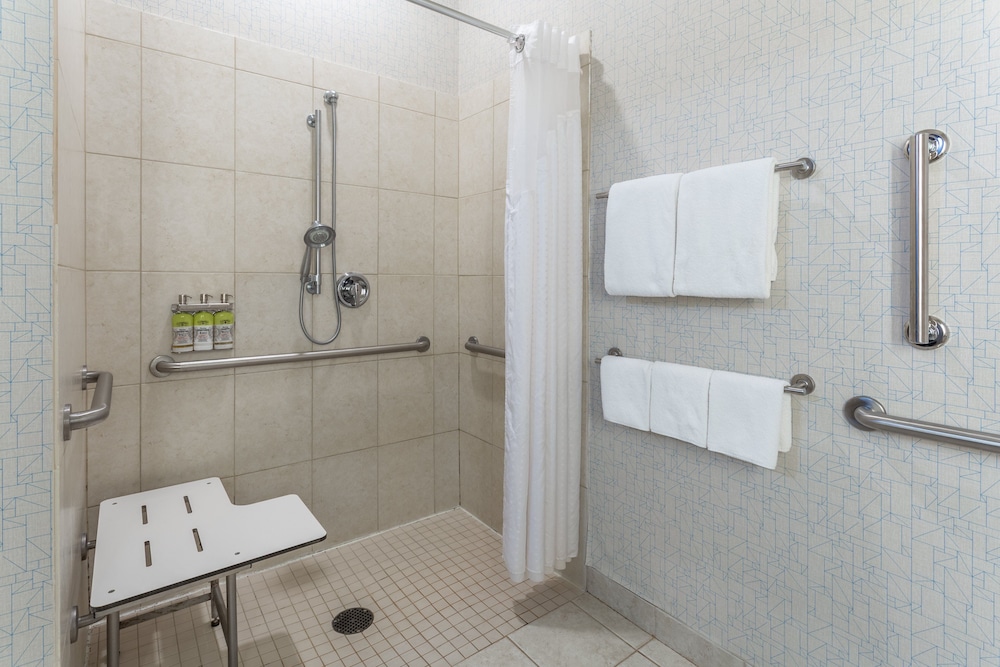 Holiday Inn Express Hotel & Suites Rockford Loves Park by IHG - photo 26