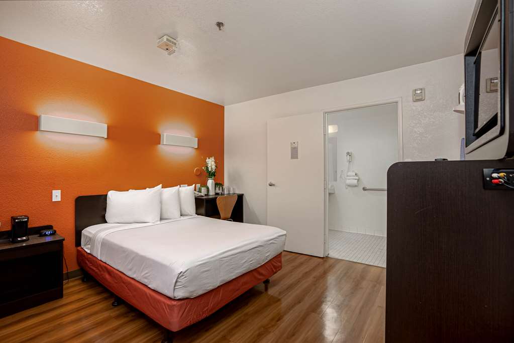 Motel 6 Temecula CA Historic Old Town - photo 8