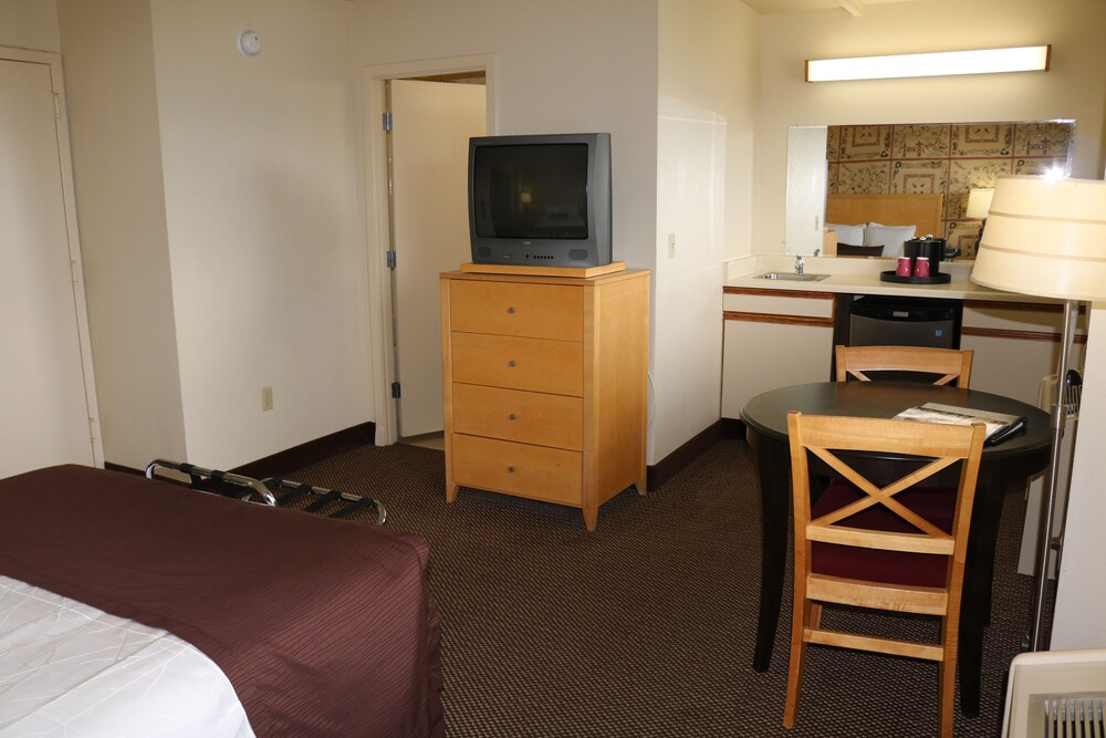 Inlet Tower Hotel & Suites - photo 14