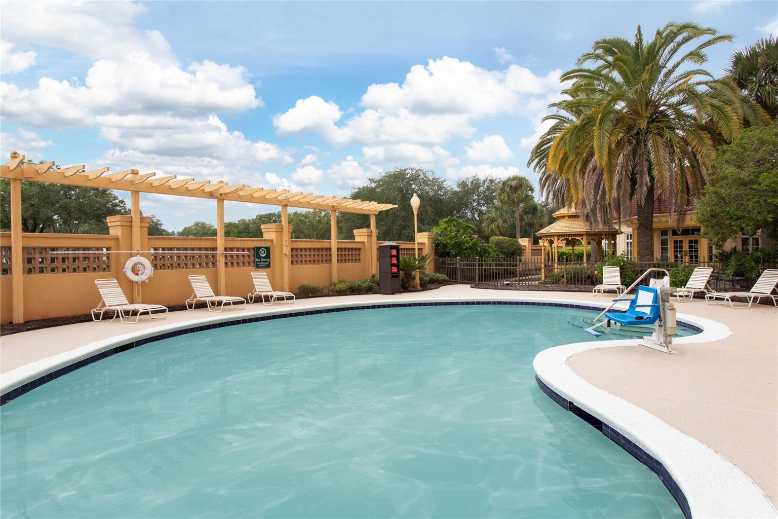 La Quinta Inn & Suites by Wyndham Jacksonville Butler Blvd - photo 8