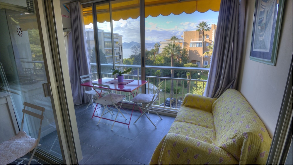 Studio Vue mer 150m Plages Pk - carbon neutral hotel in Cannes