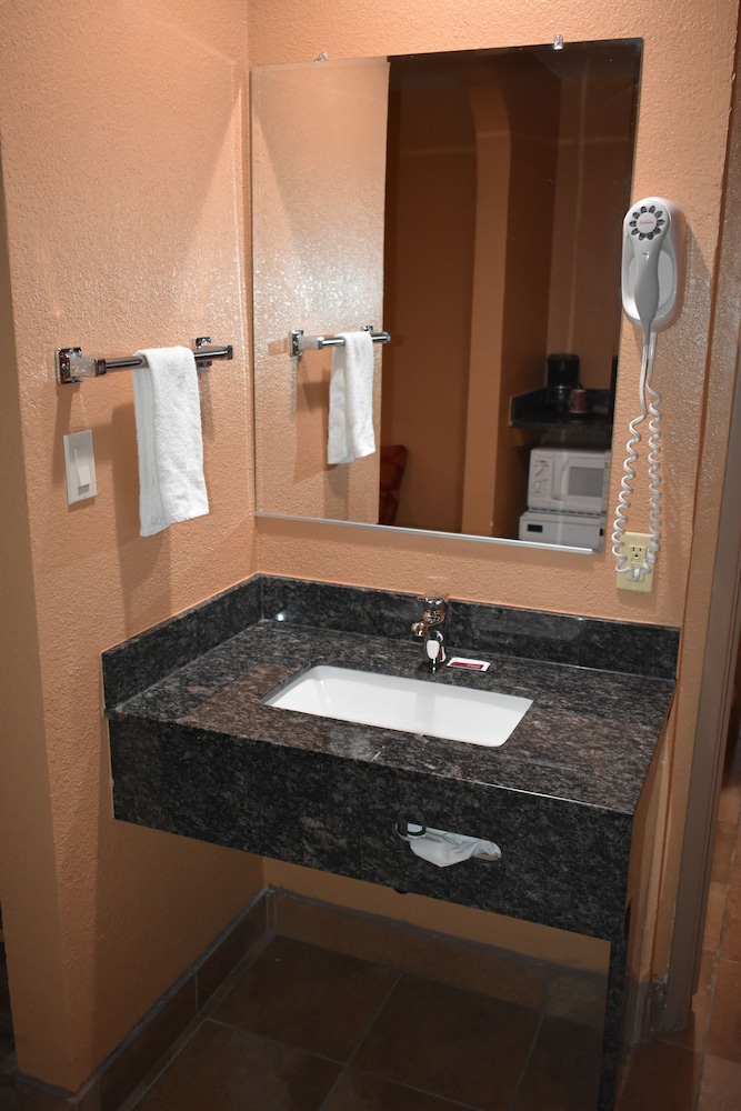 Apex Inn - photo 16