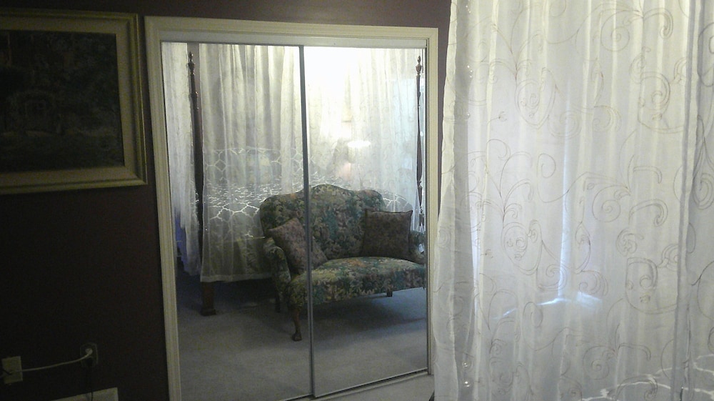 Lil Black Bear Inn - photo 30
