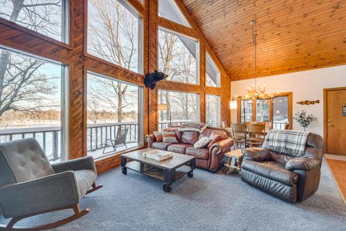 Rice Lake Cabin Retreat with Red Cedar Lake Access — 4-Star Luxury Hotel in Rice Lake, United States