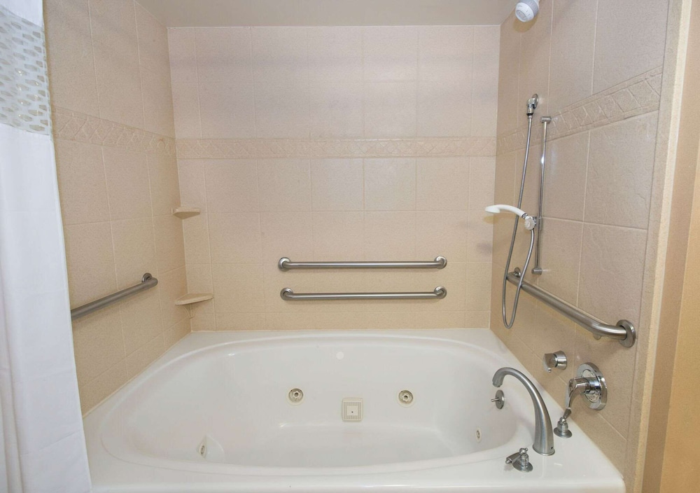 Hampton Inn Suites Scottsboro - photo 34