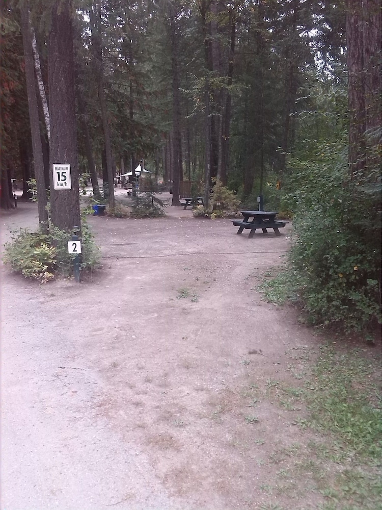 Mountain Park Resort Cabin RV & Campground - carbon neutral hotel in Creston