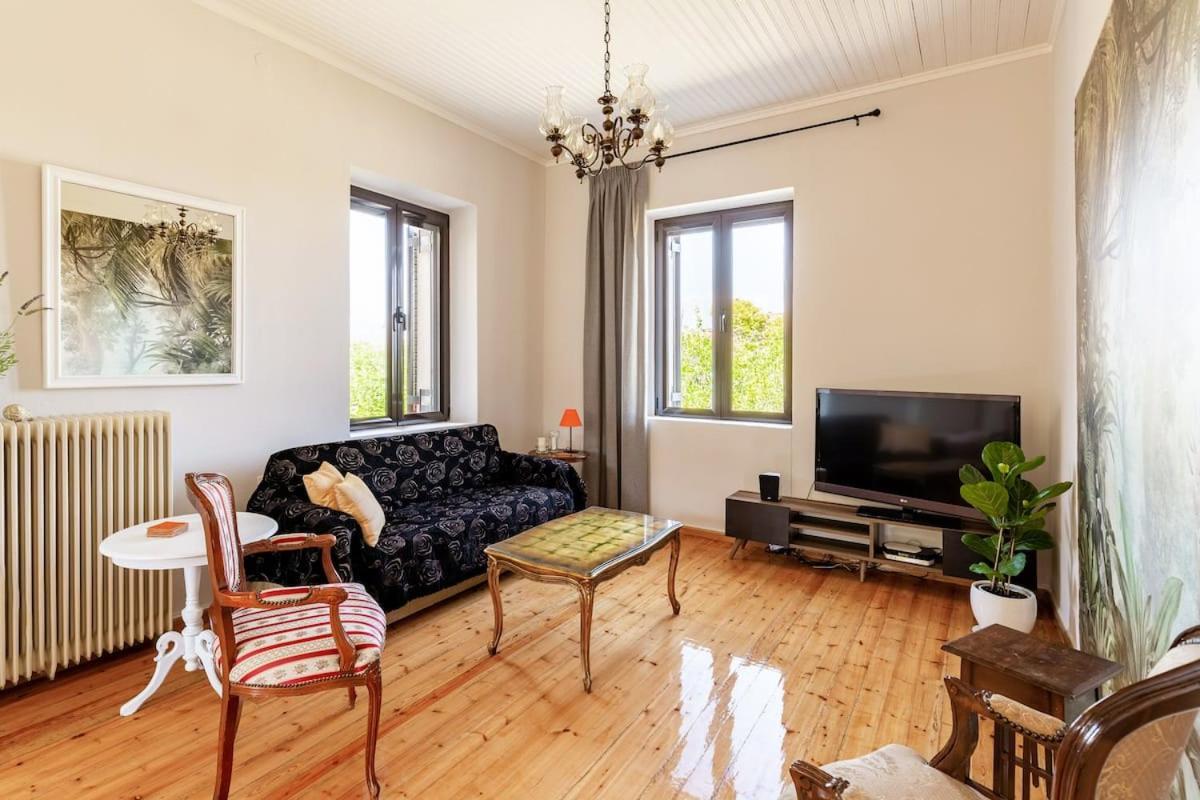 Mansion of 120 M2 with High Ceilings And Big Yard — hotel in Vrakhati