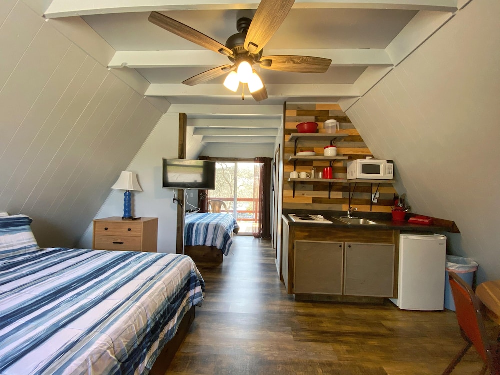 Calm Waters Cabin Resort - photo 37