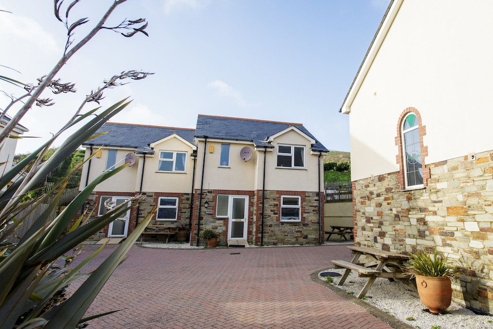 Tregurrian Villas — 4-Star Luxury Hotel in Newquay, United Kingdom
