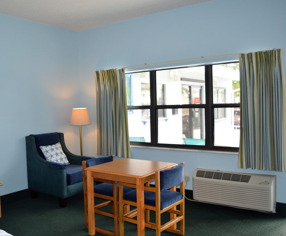 Dockside Inn & Resort - photo 16