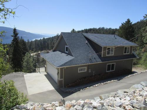 Okanagan Lake Sunrise BB — 4-Star Luxury Hotel in Vernon, Canada