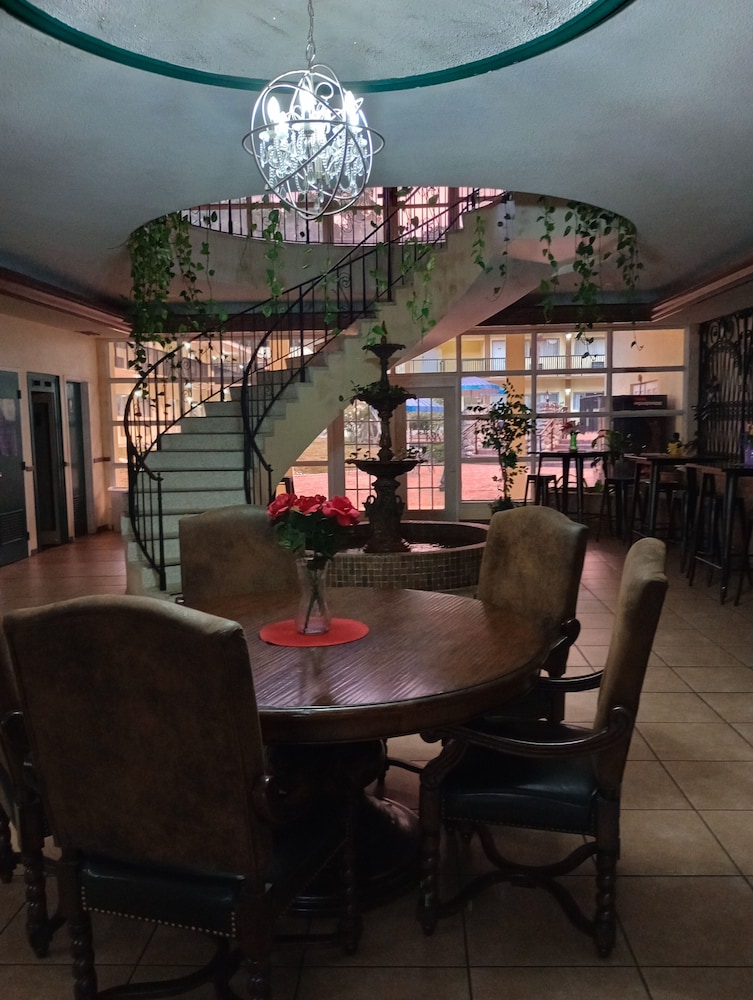 University Inn - photo 2