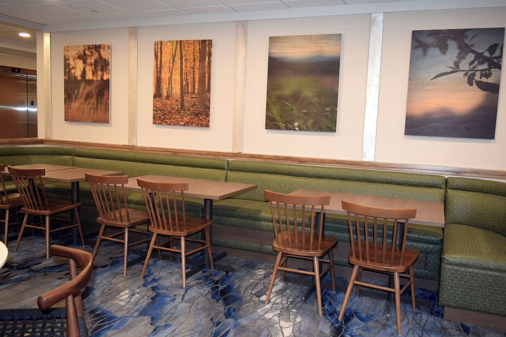 Fairfield Inn and Suites by Marriott Youngstown Austintown - photo 20