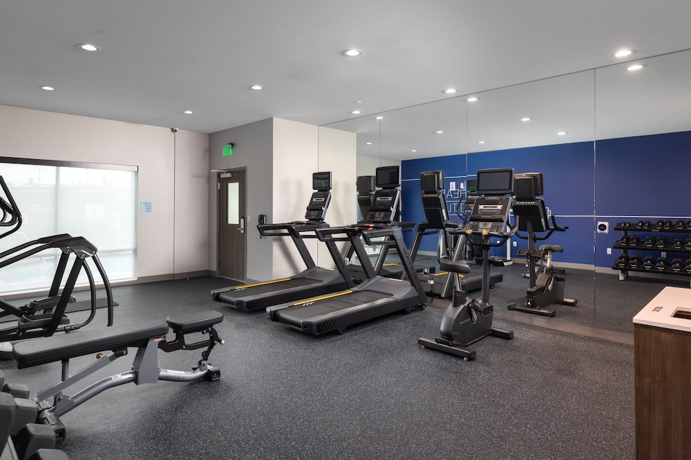 Holiday Inn Express & Suites Hawaiian Gardens by IHG - photo 28