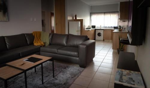 VillaZek a modern 2 bedroom open plan apartment with parking — 4-Star Luxury Hotel in Pretoria, South Africa