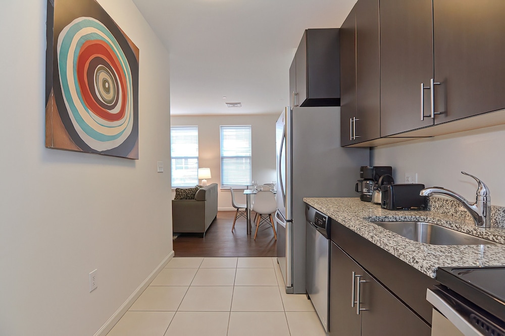Global Luxury Suites East Boston - photo 19