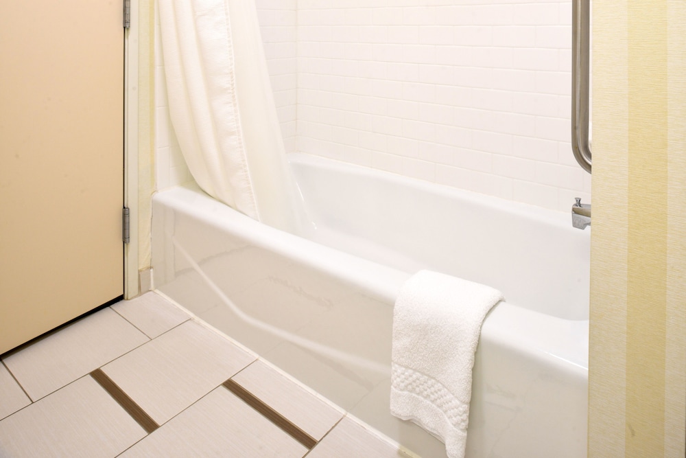 Fairfield Inn & Suites Cedar Rapids - photo 24