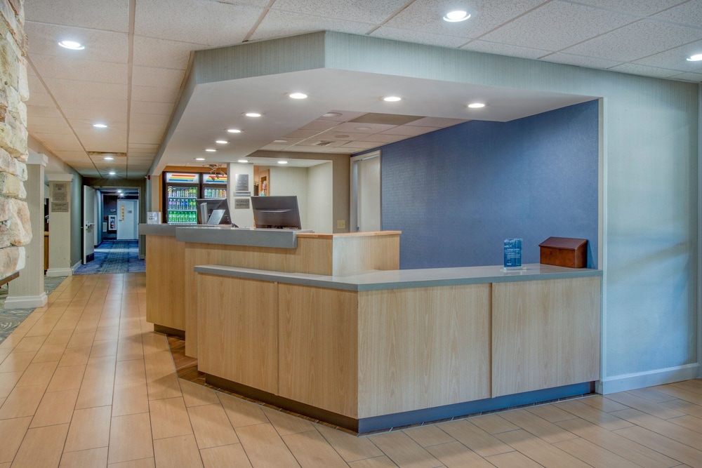 Fairfield Inn By Marriott Raleigh Crabtree - photo 2